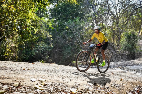 Quelles astuces pour maîtriser les virages en motocross ?