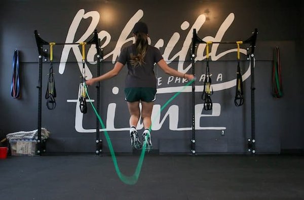 Brûler des calories, renforcer les muscles et booster l'endurance avec la corde à sauter sport