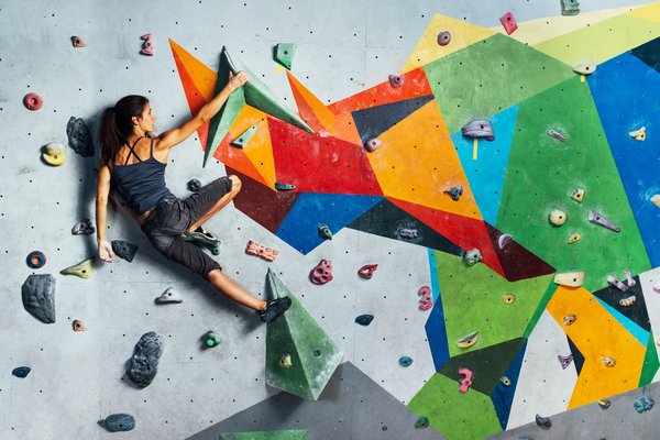 Quels sont les avantages pour les étudiants de s'inscrire dans une salle d'escalade ?